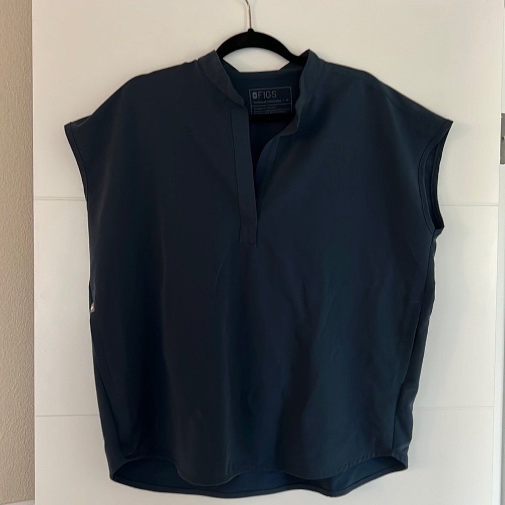 Never worn Figs Raphaela Scrub Top